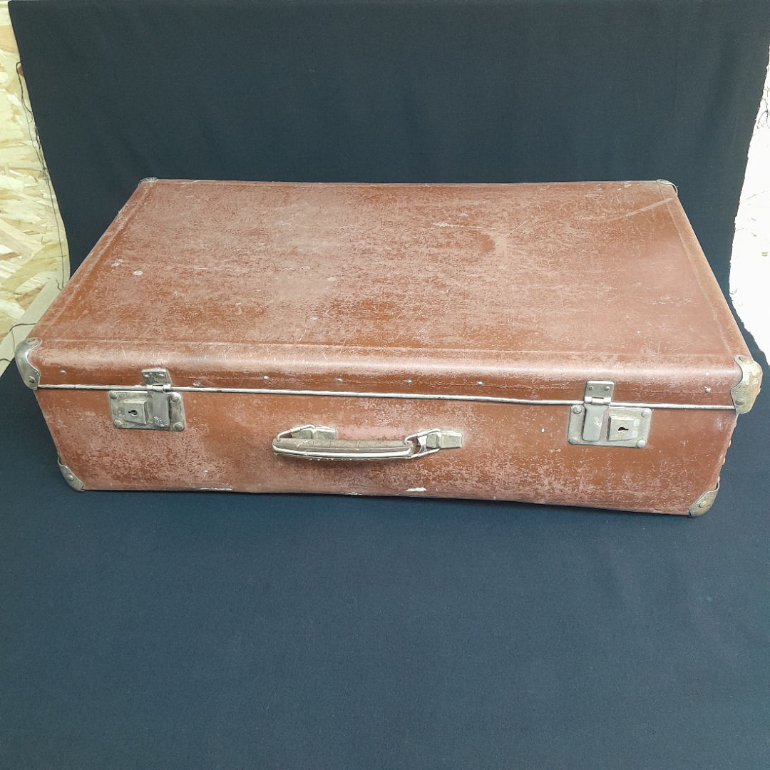 Чемодан 72х42х22, кожзам, сост. см. фото. Винтаж, СССР.. Картинка 1